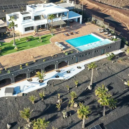 Costa Roja Con Vistas Al Mar, Piscinas, Jacuzzi, Mini Golf Y Padel En Montana Roja Playa Blanca (Lanzarote)