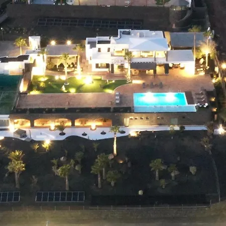 Villa Costa Roja Con Vistas Al Mar, Piscinas, Jacuzzi, Mini Golf Y Padel En Montana Roja