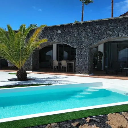 Costa Roja Con Vistas Al Mar, Piscinas, Jacuzzi, Mini Golf Y Padel En Montana Roja Villa Playa Blanca (Lanzarote)
